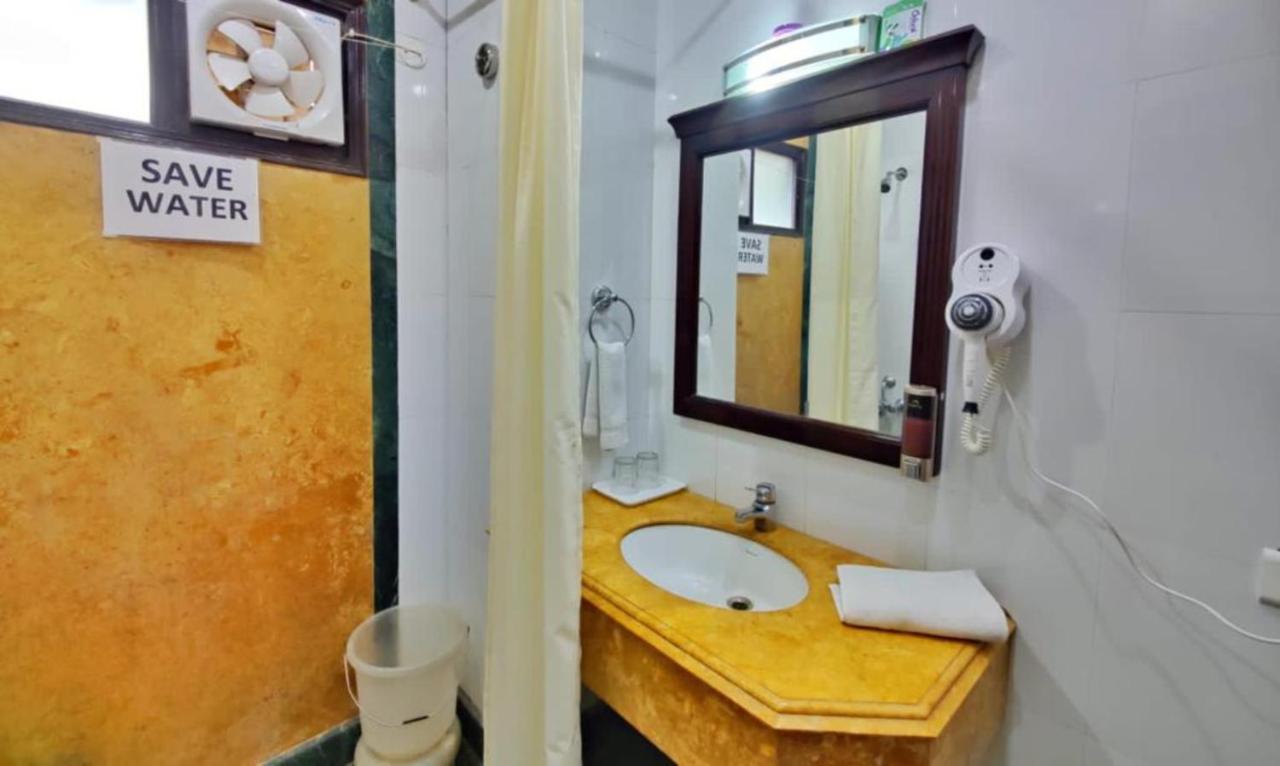 OYO 11494 Hotel Marc Shimla Buitenkant foto