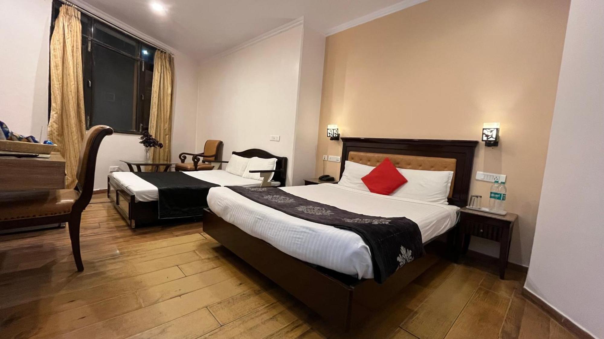 OYO 11494 Hotel Marc Shimla Buitenkant foto